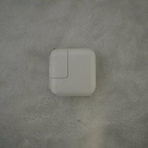 Apple 12W USB Power Adapter & Lightning to USB Cable - Picture 6 of 6